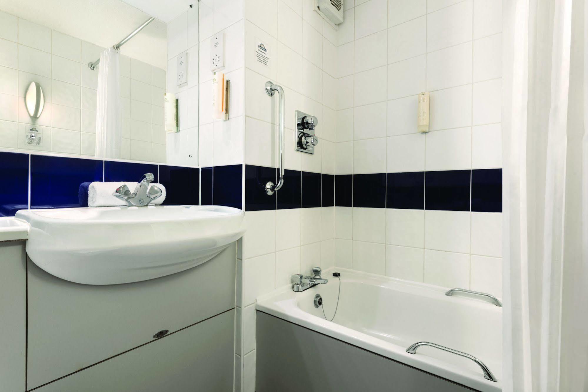 Days Inn Michaelwood M5 Falfield Eksteriør billede
